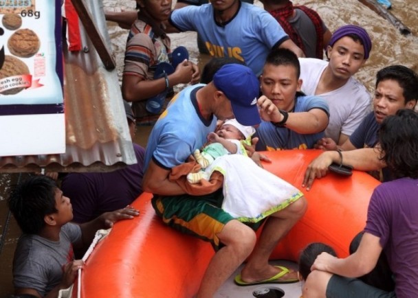 Trước khi đổ bộ vào Việt Nam, bão Tembin khiến hơn 200 người thiệt mạng và khoảng 153 người mất tích tại Philippines - Ảnh 5.