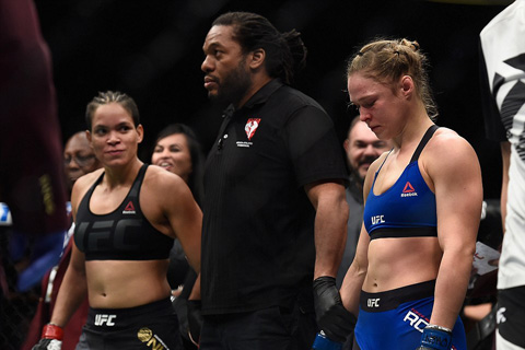 Độc cô cầu bại Ronda Rousey mặt biến dạng, bị hạ đo ván sau 48 giây - Ảnh 6.