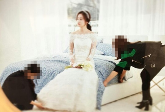 Trước khi lên xe hoa với Bi Rain, Kim Tae Hee từng là cô dâu của những ai? - Ảnh 2.