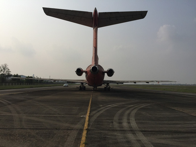 Cận cảnh máy bay vô chủ 10 năm ở sân bay Nội Bài - Ảnh 6.