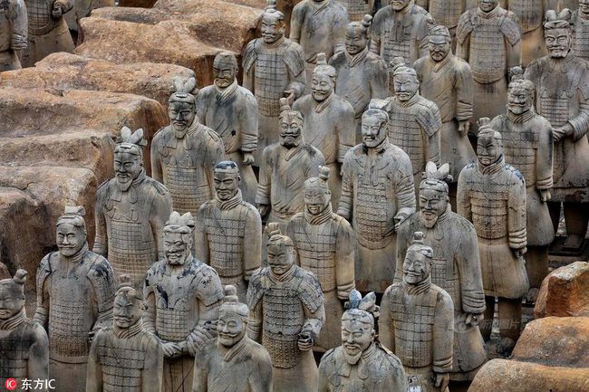 Hết cái để fake, người Trung Quốc nhái luôn cả đội quân đất nung trong lăng mộ Tần Thuỷ Hoàng - Ảnh 6.