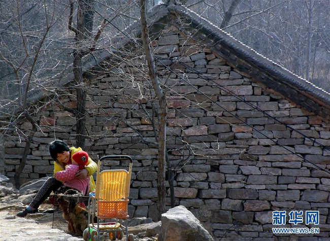 Trung Quốc: Ở nơi thâm sơn cùng cốc có một ngôi làng được làm hoàn toàn từ đá tảng rất ít người biết - Ảnh 6.
