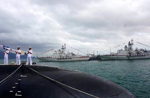 Thủ tướng dự lễ thượng cờ 2 tàu ngầm Kilo - Ảnh 6.