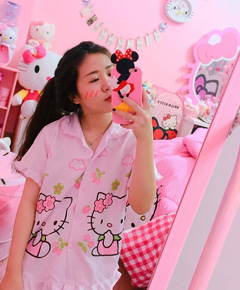 Căn phòng toàn Hello Kitty hồng chứng minh con gái dù trưởng thành vẫn mãi mãi tuổi xì tin - Ảnh 6.