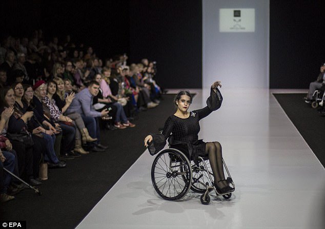 Chùm ảnh lung linh về người mẫu khuyết tật trên sàn catwalk - Ảnh 6.