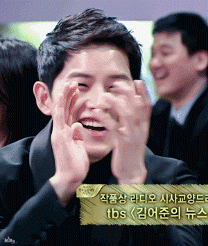 Song Joong Ki - Chàng soái ca được lòng cả làng giải trí - Ảnh 2.