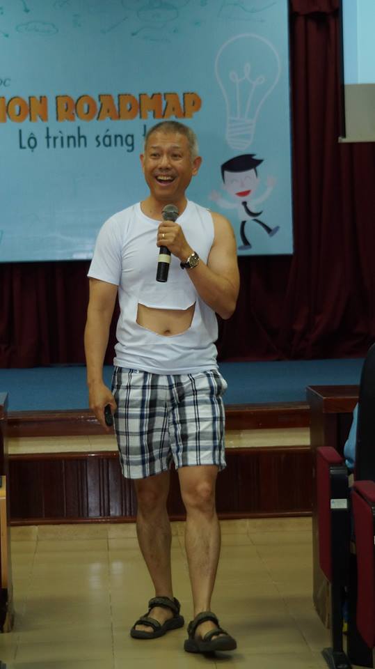 Phó hiệu trưởng ĐH Hoa Sen mặc quần đùi, áo thun giảng bài trước sinh viên: Tôi mặc như vậy trong các giờ học về tư duy sáng tạo! - Ảnh 6.