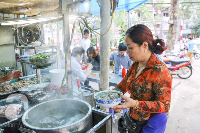  Nghỉ lễ ở Hà Nội, đến quán phở thất truyền nghe kể chuyện tầm sư học đạo bí quyết trăm năm - Ảnh 6.