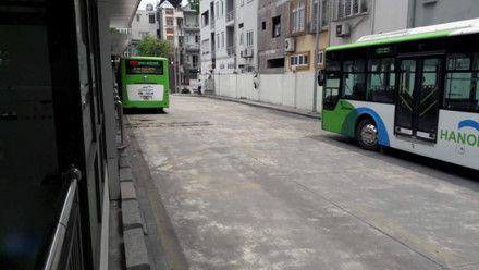 Ưu tiên vượt bậc, buýt nhanh BRT vẫn rất thưa thớt khách - Ảnh 6.