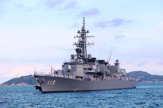 Cận cảnh tàu hải quân Nhật, Mỹ thăm Cam Ranh - Ảnh 6.