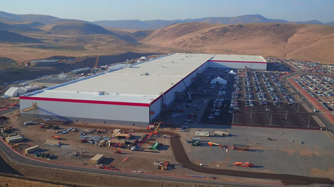 Cùng ngắm nhìn vẻ bề ngoài của siêu nhà máy khổng lồ Tesla Gigafactory rộng tới hơn 5 triệu mét vuông - Ảnh 6.