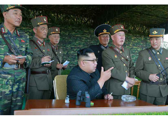 Chủ tịch Kim giám sát quân đội Triều Tiên tập trận chiếm đảo - Ảnh 6.