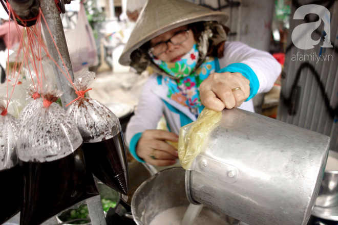  Chiều mát rượi đi ăn chè 22 món, nghe cô Lộc kể chuyện hơn 40 năm bám xe chè để trả ơn Sài Gòn - Ảnh 6.