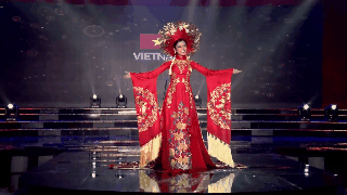Clip: Huyền My mặc quốc phục hoành tráng, tỏa sáng trên sân khấu Miss Grand International 2017 - Ảnh 6.