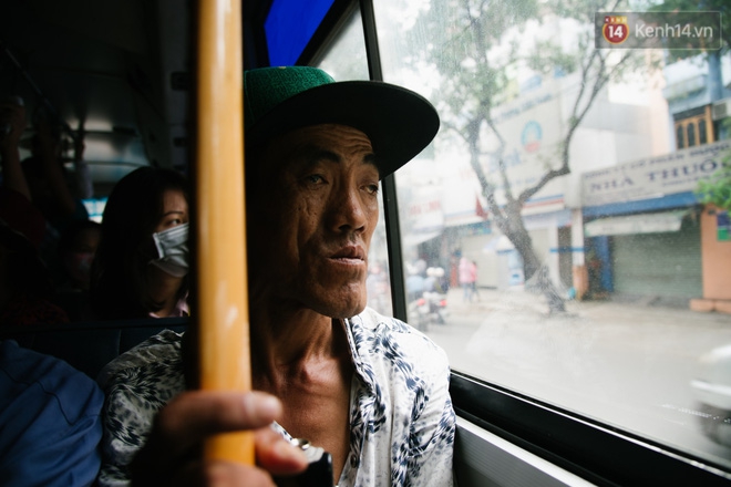 Chuyện Tám mù hát rong - Người cha lang thang Sài Gòn bán tiếng ca kiếm tiền chữa trị đôi mắt cho con gái - Ảnh 7.