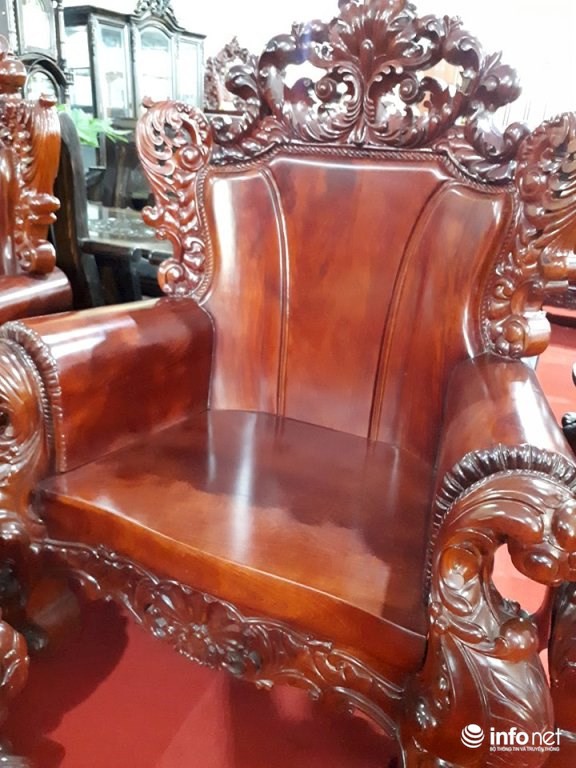 Ngắm bộ bàn ghế vua gỗ giá gần 2,5 tỷ đồng, đại gia hỏi mua không được - Ảnh 6.