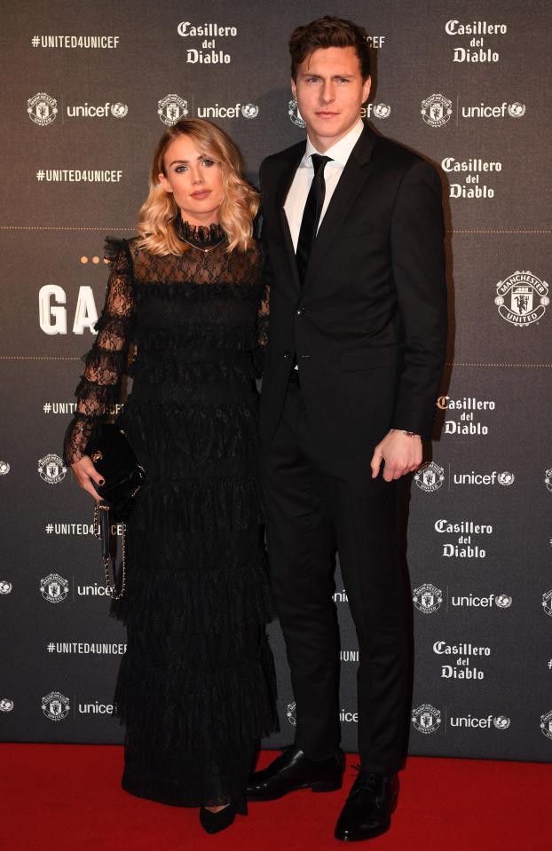 Bạn gái De Gea khoe vòng một quyến rũ trong đêm tiệc của Man Utd - Ảnh 6.