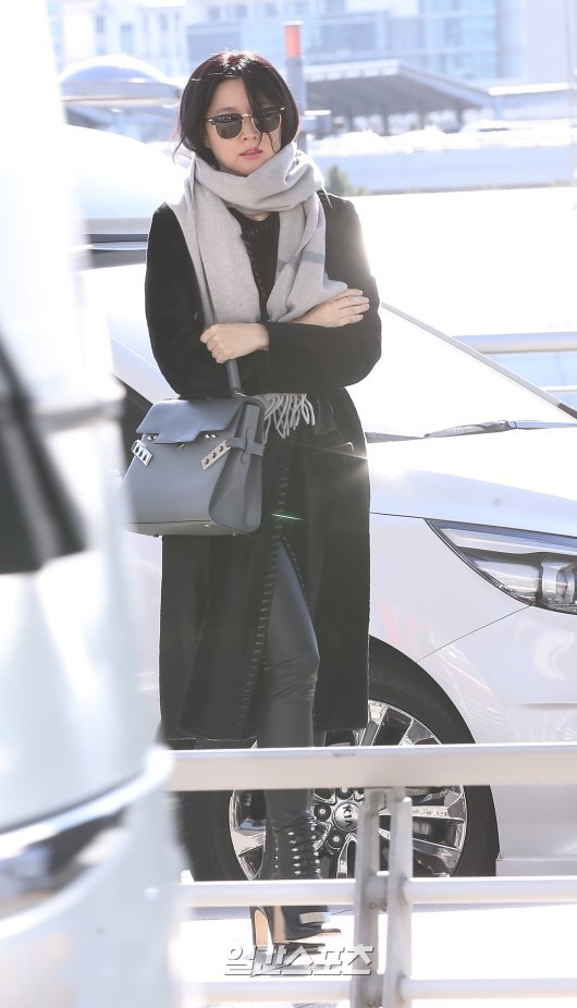 Sân bay MAMA Hồng Kông: Song Joong Ki tiều tụy bất ngờ, bà hoàng Lee Young Ae, EXO cùng dàn siêu sao đổ bộ - Ảnh 6.
