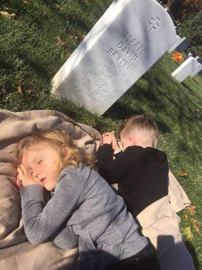 Có nhà không ngủ, cậu bé mang chăn đến nghĩa trang lạnh lẽo ngủ thật ngon bởi lý do cảm động - Ảnh 6.