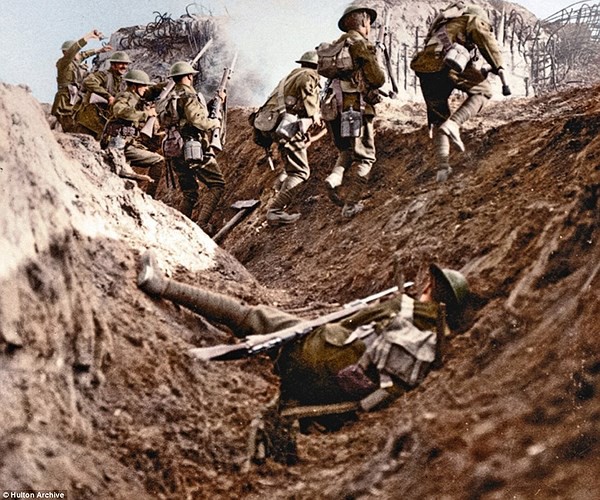Không khí ngột ngạt trong chiến hào Thế chiến 1 qua loạt ảnh tô màu - Ảnh 6.