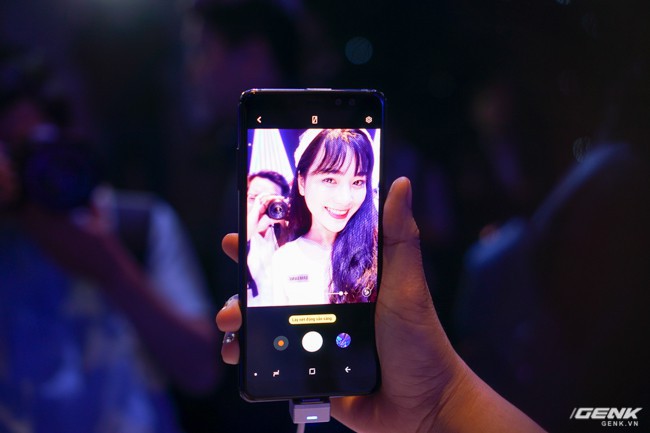 Bộ đôi Samsung Galaxy A8 (2018) và Galaxy A8+ (2018) chính thức ra mắt tại thị trường Việt Nam: Màn hình vô cực giống dòng S cao cấp, trang bị camera selfie kép, giá từ 10.990.000 đồng - Ảnh 6.