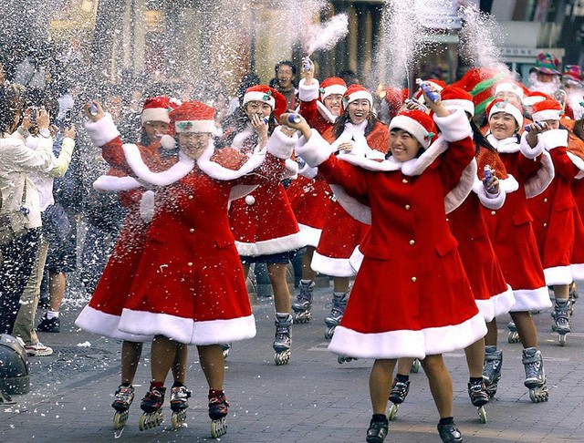 7 phong tục đón Giáng sinh kỳ quặc nhất trên thế giới - Ảnh 6.