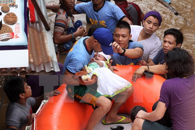 [Photo] Bão Tembin tàn phá, gây ngập lụt khắp nơi tại Philippines - Ảnh 6.