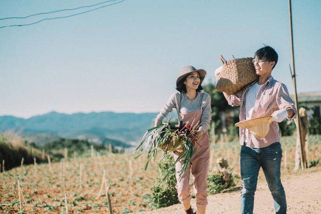 Chỉ cần yêu nhau thật nhiều thì ảnh cưới chụp ở... vườn rau cũng khiến người ta xuýt xoa - Ảnh 7.