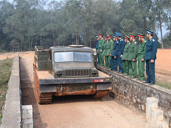 Bên những tay lái nâng hạng Trường Trung cấp Kỹ thuật PK-KQ - Ảnh 7.