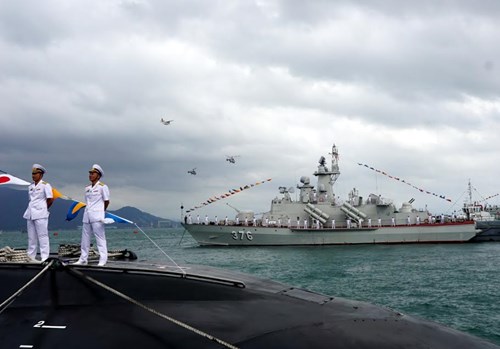 Thủ tướng dự lễ thượng cờ 2 tàu ngầm Kilo - Ảnh 7.