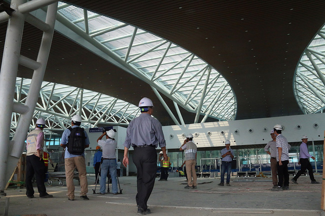 Chùm ảnh: Cận cảnh nhà ga hành khách quốc tế hơn 3.500 tỷ đồng sắp hoàn thành ở Đà Nẵng - Ảnh 7.