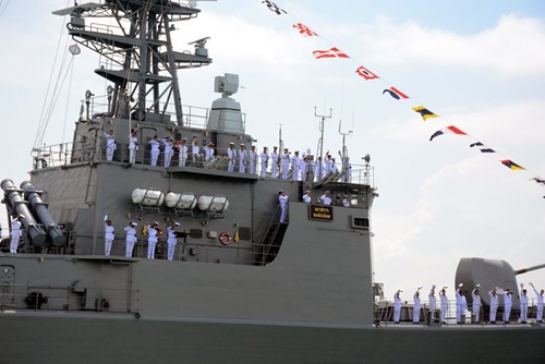 Singapore tổ chức Lễ duyệt binh tàu Hải quân quốc tế - Ảnh 7.