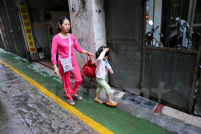 Cận cảnh làn đường ưu tiên BRT trong ngõ đầu tiên ở Hà Nội - Ảnh 7.