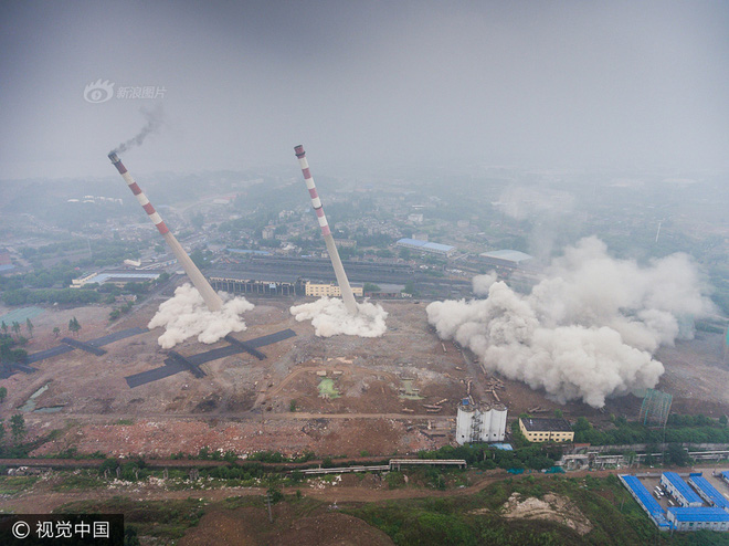 Trung Quốc phá dỡ nhà máy nhiệt điện, cả ngọn tháp cao bằng tòa nhà 60 tầng đổ sập trong vài giây ngắn ngủi - Ảnh 8.