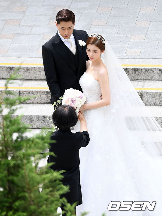 Đám cưới Eric Mun và Na Hye Mi trở thành tâm điểm vì đẹp như phim, hội tụ dàn phù rể khủng - Ảnh 7.