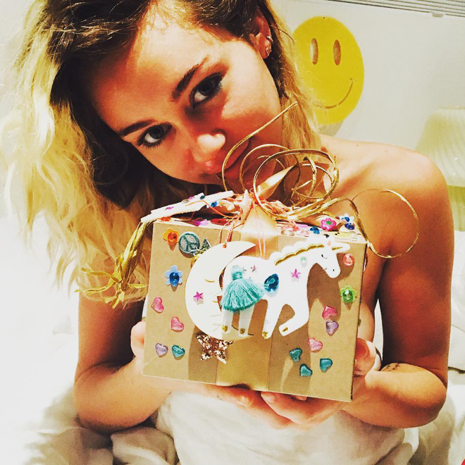 Miley Cyrus: Gái hư chịu trở về hình hài gái ngoan vì trót yêu sâu đậm một người đàn ông suốt 7 năm - Ảnh 7.