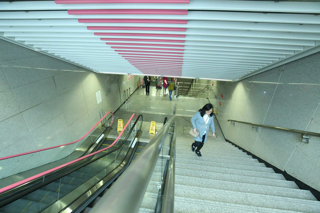 Mất tới 3 phút đi thang máy để ra khỏi tuyến tàu điện ngầm sâu nhất tại Trung Quốc - Ảnh 6.