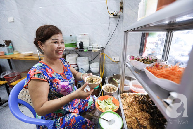  Chớm thu, ghé ăn miến lươn 30 năm tuổi trên phố cổ, quán chưa đến 10m2 mà mỗi ngày hết veo 2 tạ - Ảnh 7.