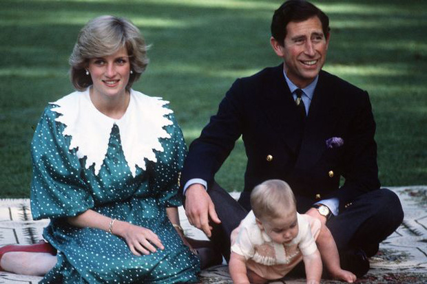Những khoảnh khắc tố cáo sự suy sụp và dự báo tương lai bất hạnh của Công nương Diana lần đầu được tiết lộ - Ảnh 7.