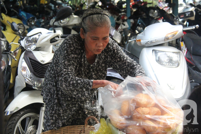 Chuyện kể từ đôi bàn tay kỳ dị của dì Tám bán cacao bánh mì, mấy mươi năm làm người Sài Gòn thương nhớ - Ảnh 7.