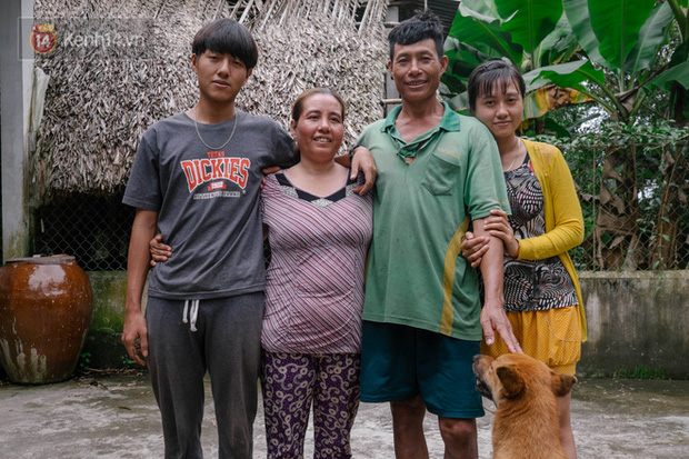 Cặp vợ chồng trong bộ ảnh 25 năm gắn bó cánh đồng: Gặp nhau lúc 16 tuổi, yêu nhau 3 năm, mỗi năm chỉ gặp được đúng 1 lần - Ảnh 7.