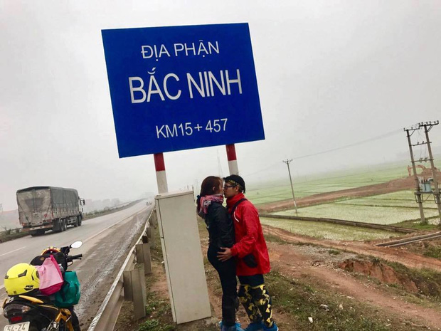 Cặp đôi hôn nhau trên từng cây số: Đi xuyên Việt, đến đâu cũng chỉ chụp đúng 1 kiểu ảnh - Ảnh 7.