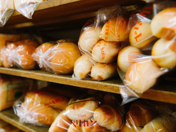 Có gì tại tiệm bánh mì Nhật Bản, hoạt động 74 năm và chỉ bán 2 loại bánh nhưng vẫn nườm nượp khách? - Ảnh 7.
