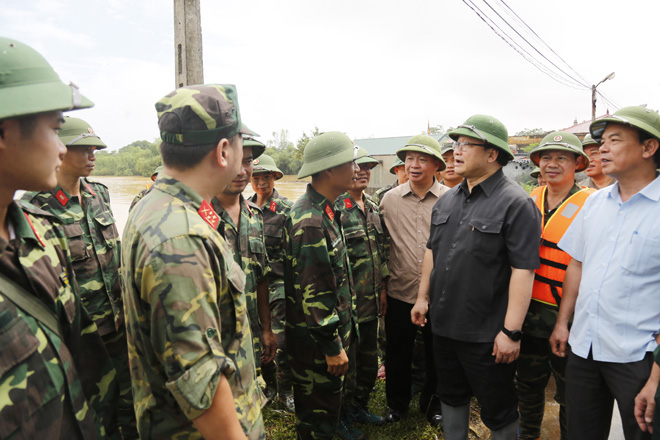 Hà Nội: Vỡ đê ở Chương Mỹ nhấn chìm nhà dân - Ảnh 5.