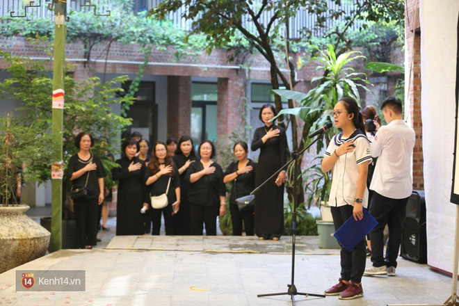 Cựu HS vừa khóc vừa hát Bài học đầu tiên tiễn biệt thầy Văn Như Cương - Ảnh 9.