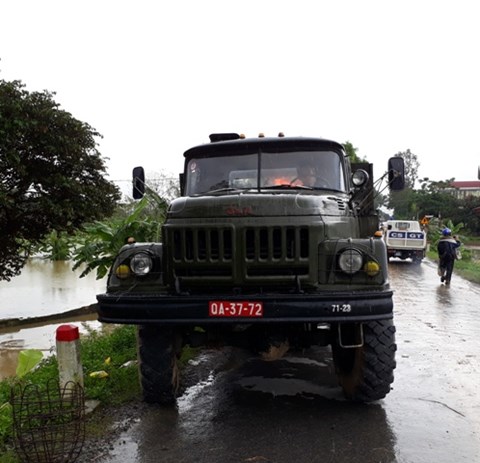 Thanh Hóa: Vỡ đê sông Cầu Chày, hàng trăm người đội mưa cứu đê - Ảnh 6.
