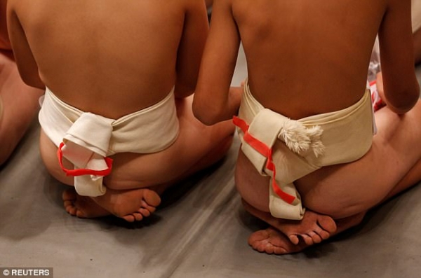 Giá đắt phải trả của những cậu nhóc mang trong mình giấc mơ thành võ sĩ sumo  - Ảnh 8.