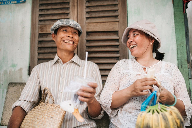 Bố mẹ trong bộ ảnh 25 năm gắn bó cánh đồng đi thăm con, lại có thêm những khoảnh khắc yêu thương đến cay mũi! - Ảnh 7.