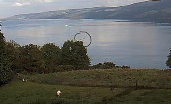 Những hình ảnh, bí ẩn và giả thuyết mới nhất về quái vật hồ Loch Ness - Ảnh 7.