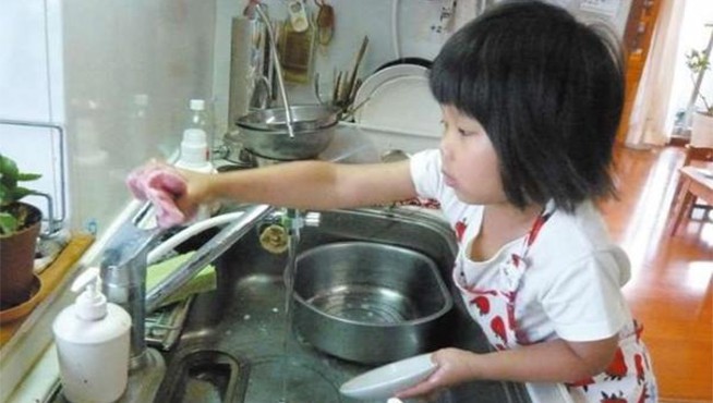 Biết mình sẽ chết vì ung thư, mẹ trẻ Nhật ngày ngày dạy con gái 4 tuổi làm một việc khiến cả đất nước ngưỡng mộ - Ảnh 7.